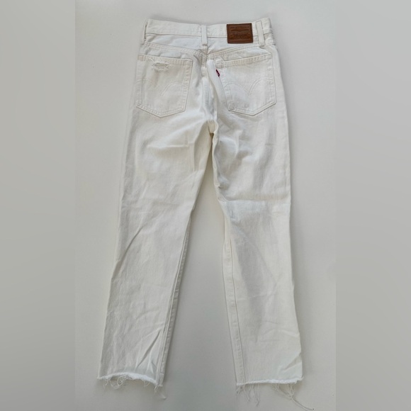 Levi's Women's Cream White High Rise Wedgie Straight Distressed Jeans Size 26 - Picture 2 of 11